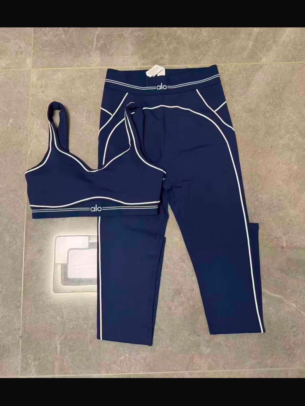ALO Yoga Navy & White Contrast Piping High-Waist Legging and Sports Bra Set